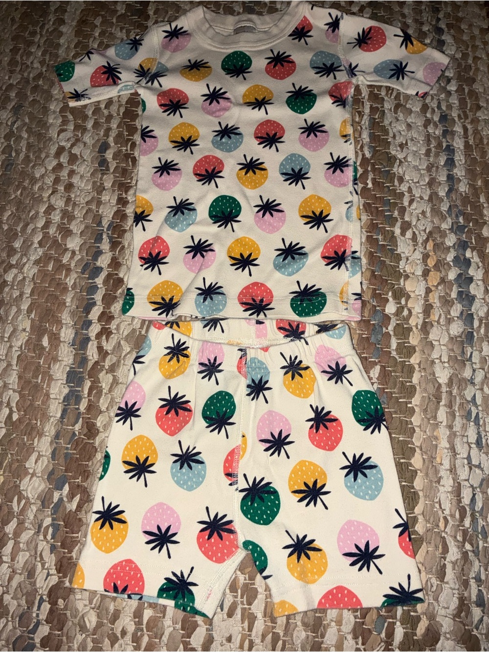Hanna Andersson Cream Short-Sleeve Pajama Set with Multicolor Fruit Print
